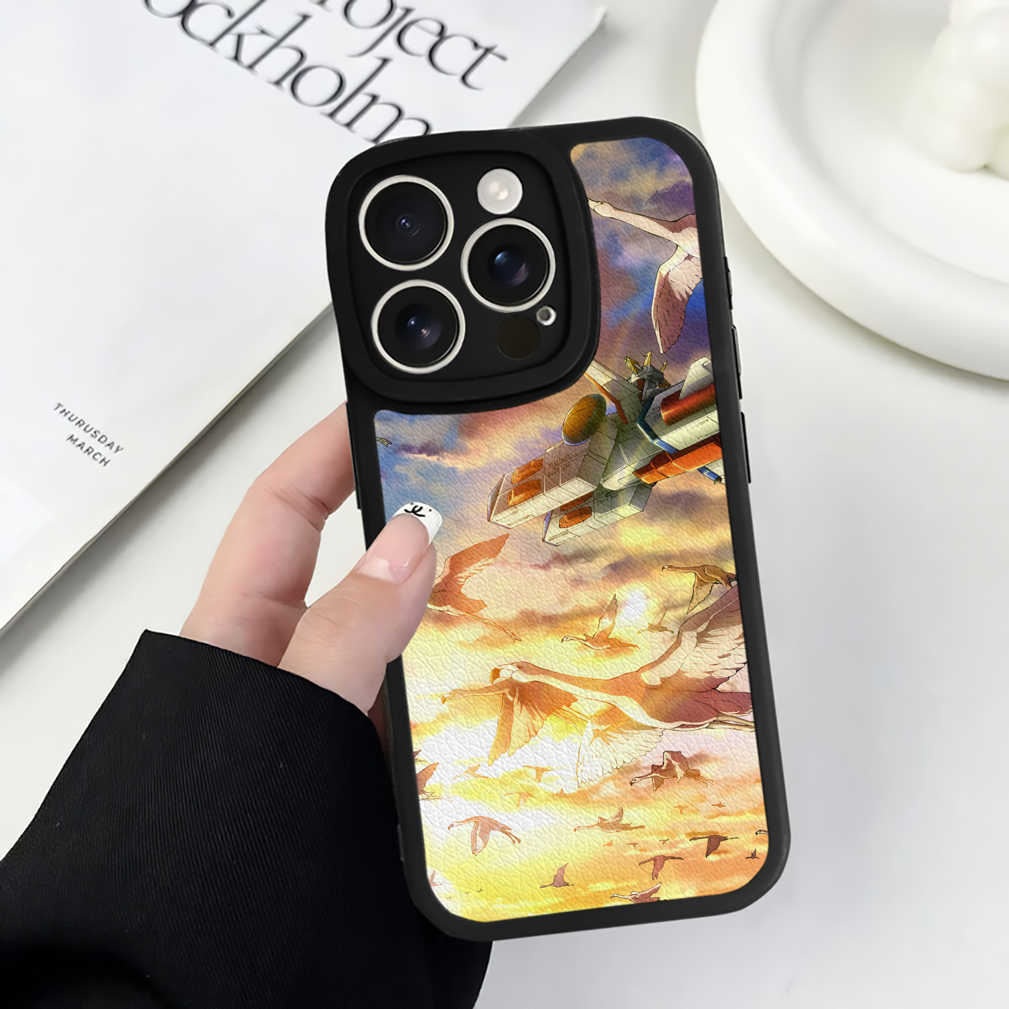 （画像用） 機動戦士ガンダム Mobile Suit Gundam 【iPhone 16シリーズ対応】シリコンスマホケース（レザー調） 材質：シリコン